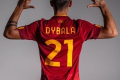 Dybala-con-la-nuova-maglia